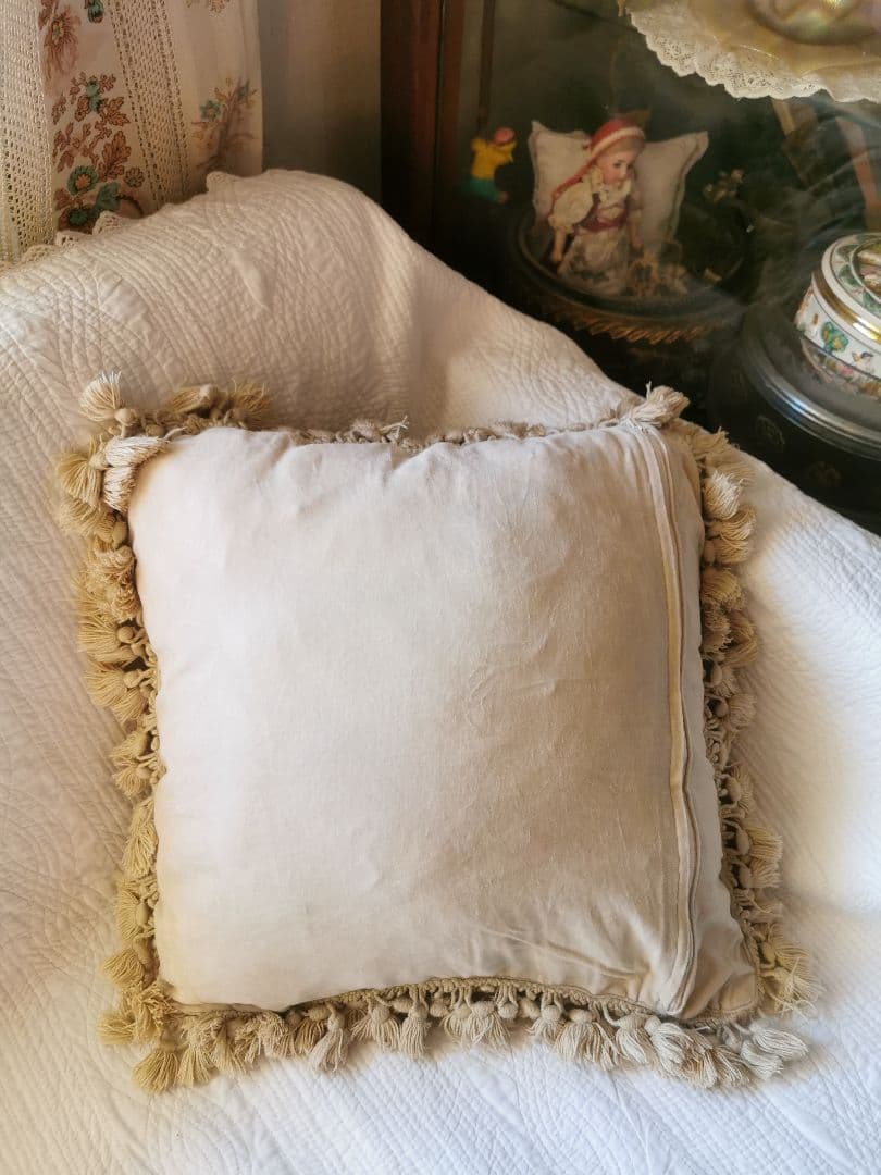 アンティークニードルポイント プチポワン薔薇色の多弁の花 リネンクッションカバー