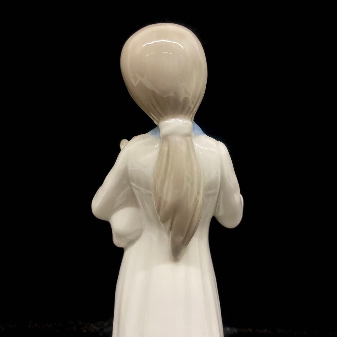 Roumano少女と猫の陶器置物⭐︎