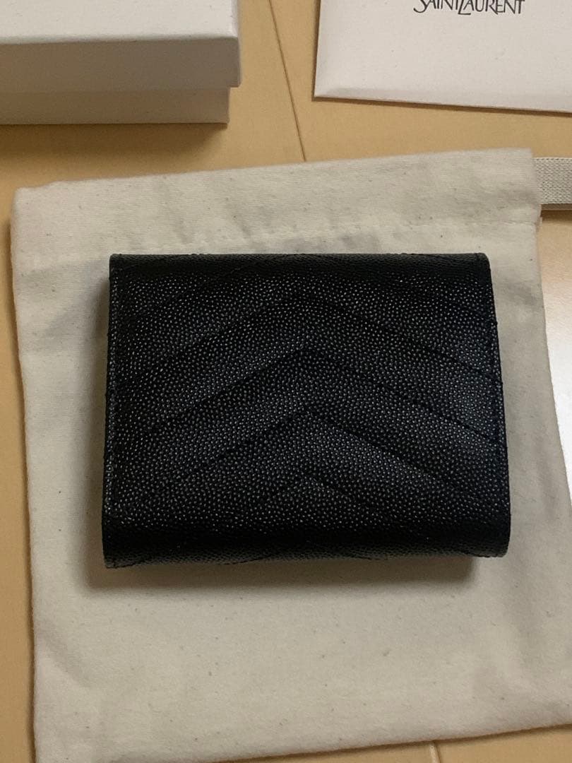 【新品】サンローラン　ブラック 三つ折り財布　シルバー金具　キャビアスキン