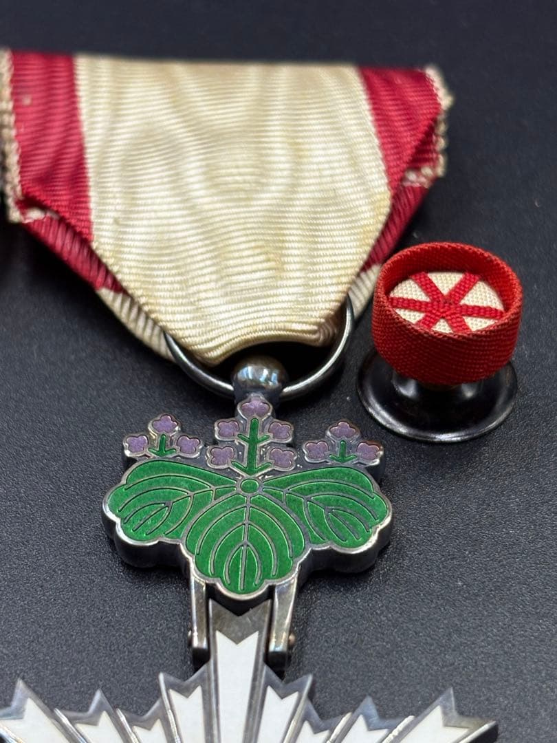 【お値下げ】勲六等単光旭日章 勲章 共箱