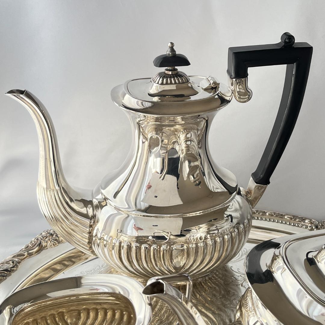 【英国】 ハーフリブのティーサービス 4点 ティーポット　コーヒーポット