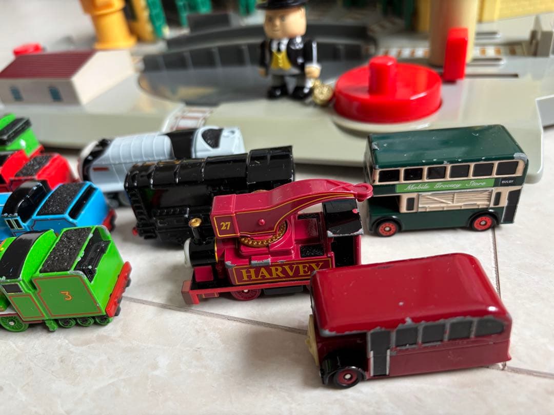 トミカ　機関車トーマス　ティドマス機関庫　操車場