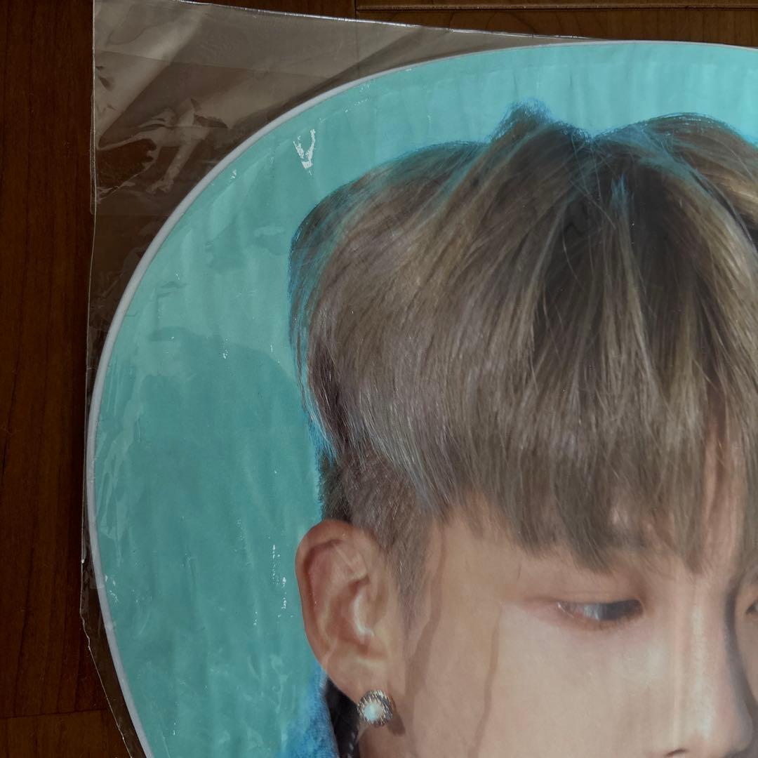 K-POP ATEEZうちわ 缶バッチ ミニファイルセット