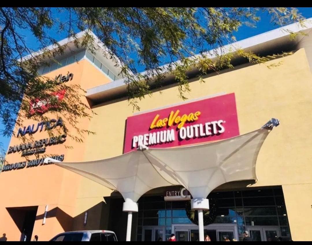 ぽ*ず様 初売り　COACH シグネチャーチェリープリント二つ折り財布、さくらん