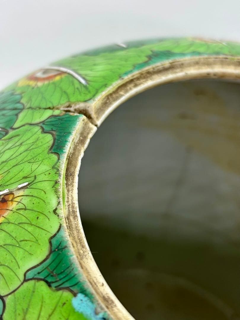 #中国美術 粉彩色絵 蓋付小壺 白菜文様　P-10