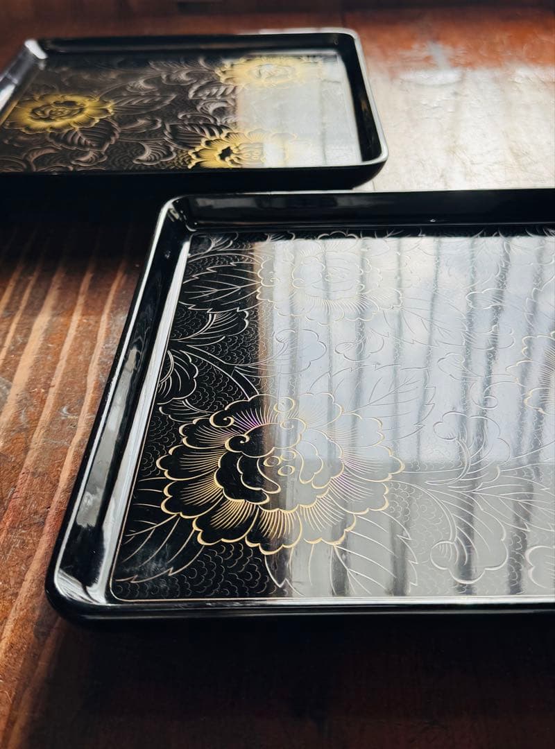 輪島塗 木製 四方盆　沈金花文　2膳　膳足堅地　御膳沈金 お正月　美術品　漆