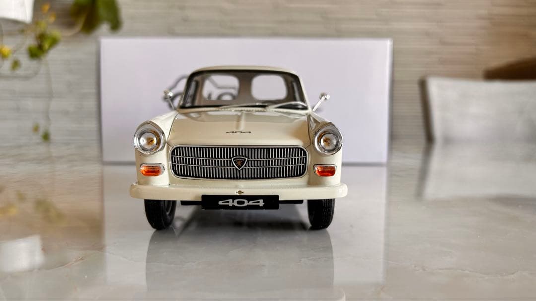 限定プライス！プジョー404 ピックアップ1/18 オットーモービル