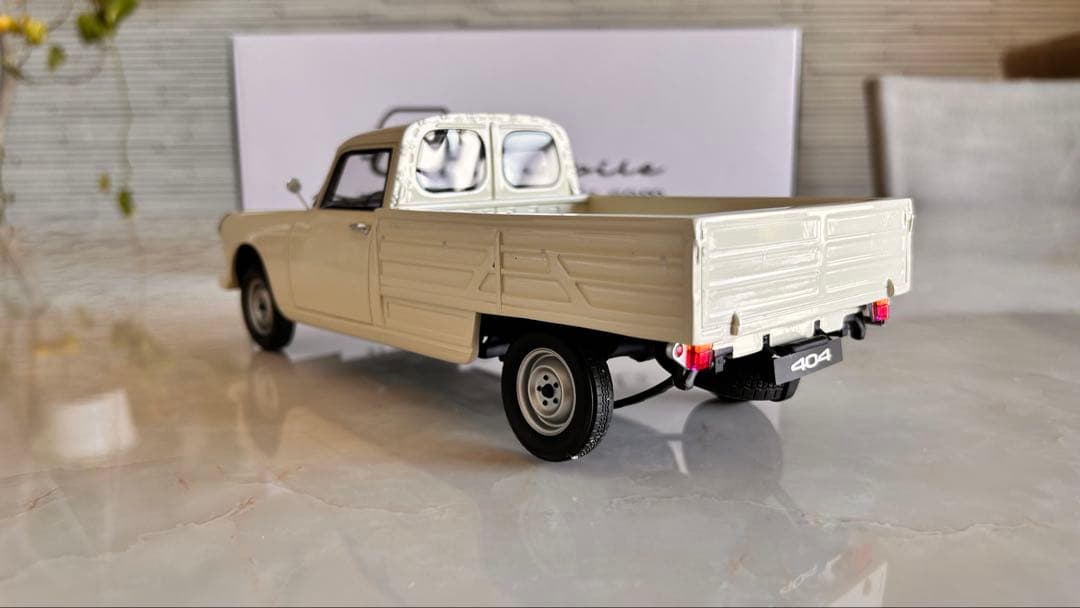 限定プライス！プジョー404 ピックアップ1/18 オットーモービル