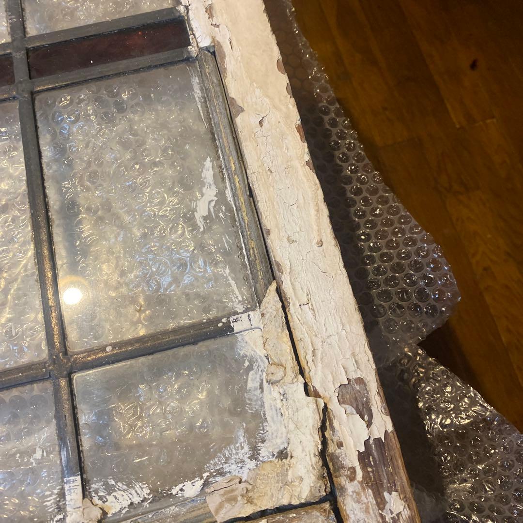 古いステンドグラス ハート型アクセント