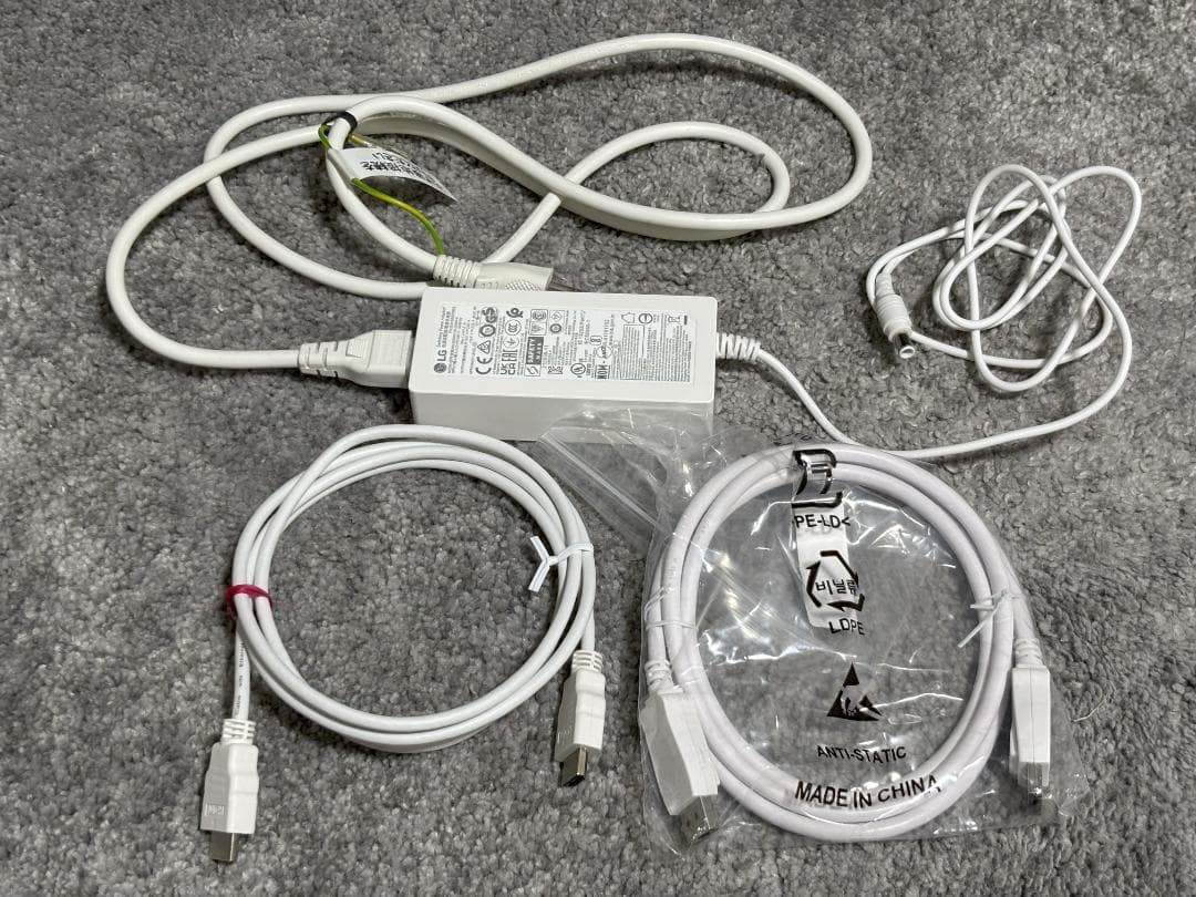 LG ディスプレイ 27UP600-W 27インチ / 4K / IPS非光沢