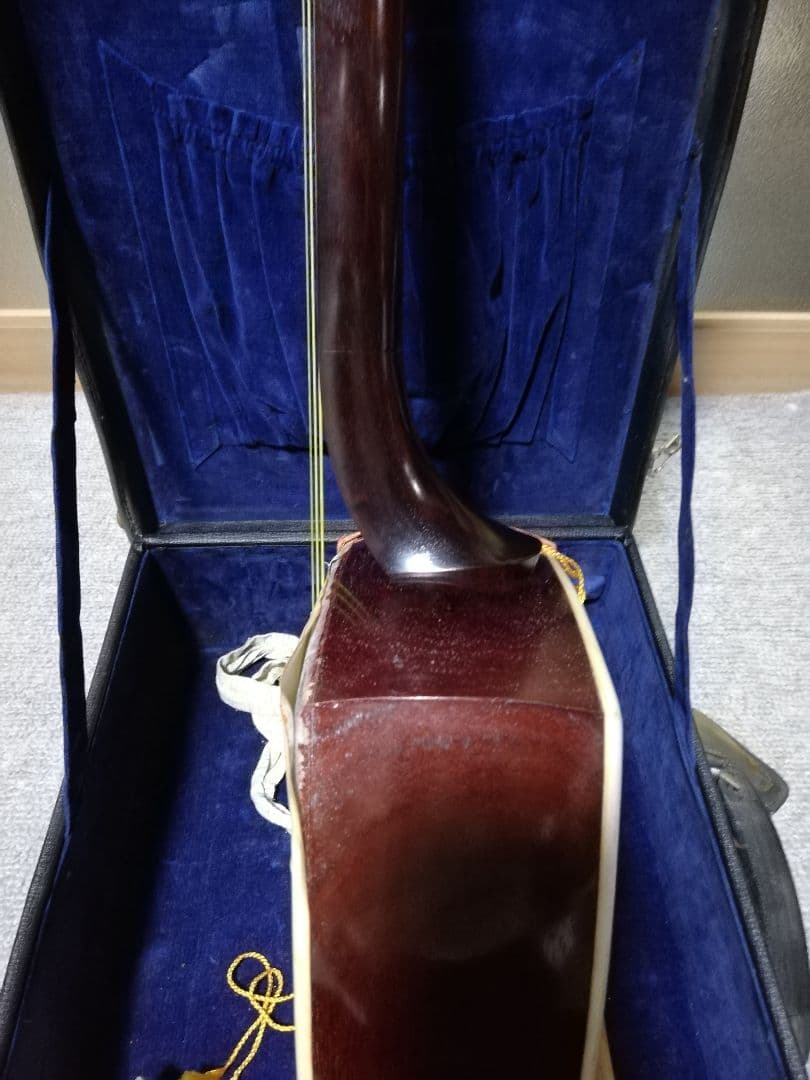 三味線本体と専用ケース