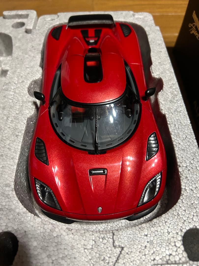 希少　1/18ダイキャスト　Autoart ケーニグセグ アゲーラ　レッド