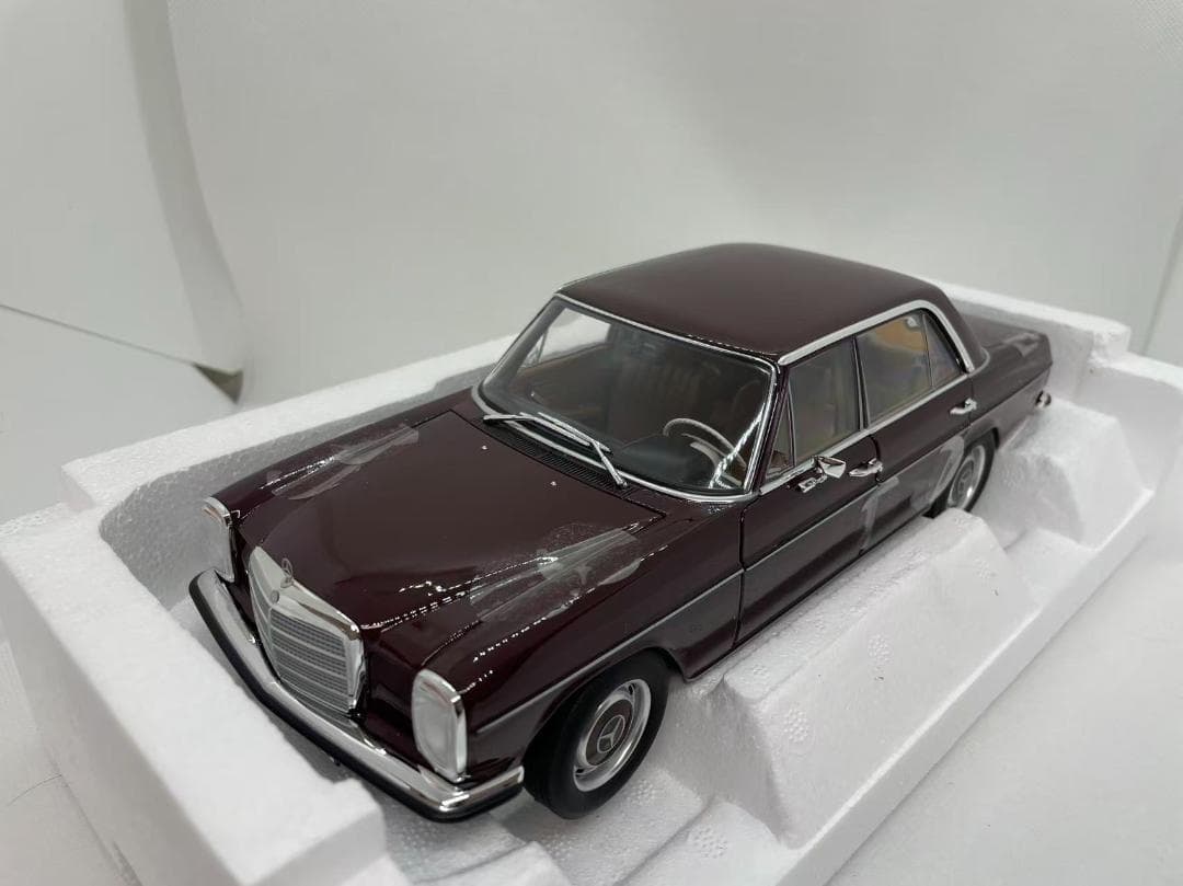 304-053 ノレブ 1/18 メルセデスベンツ 200 1968