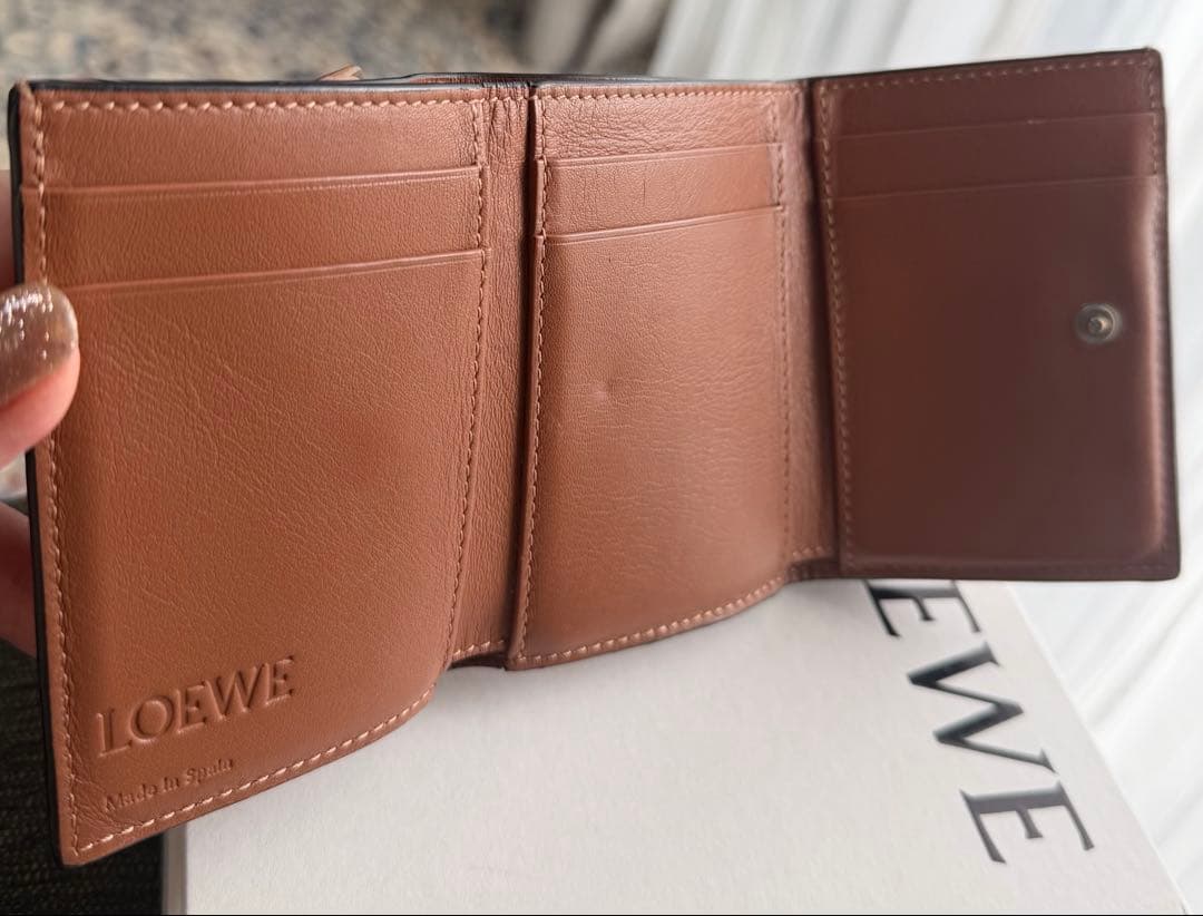 LOEWE 折り財布 コンパクト財布 ブラウン　アナグラム