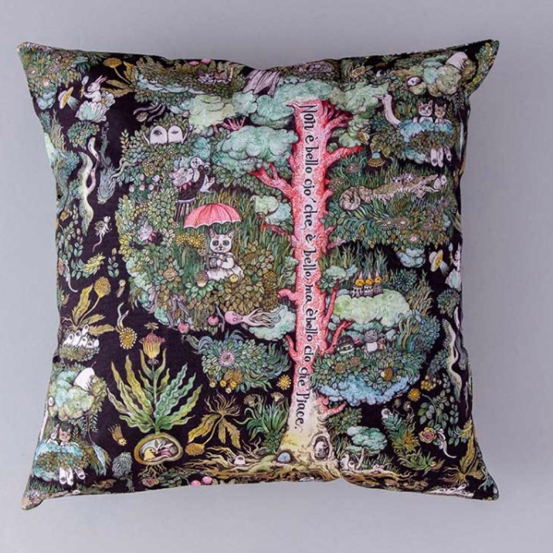 ヒグチユウコ クッションカバー　おおきな木のうえで