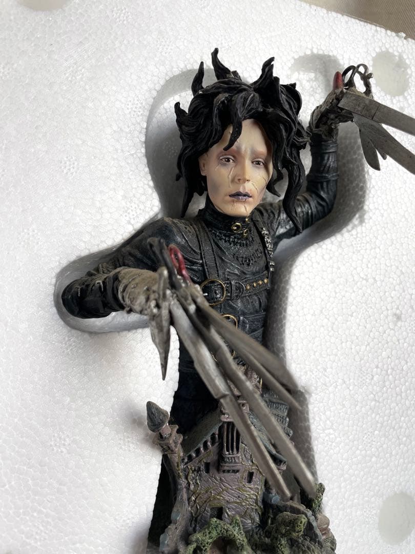 シザーハンズ ジョニーデップ ウィノナライダー クリスマス statue