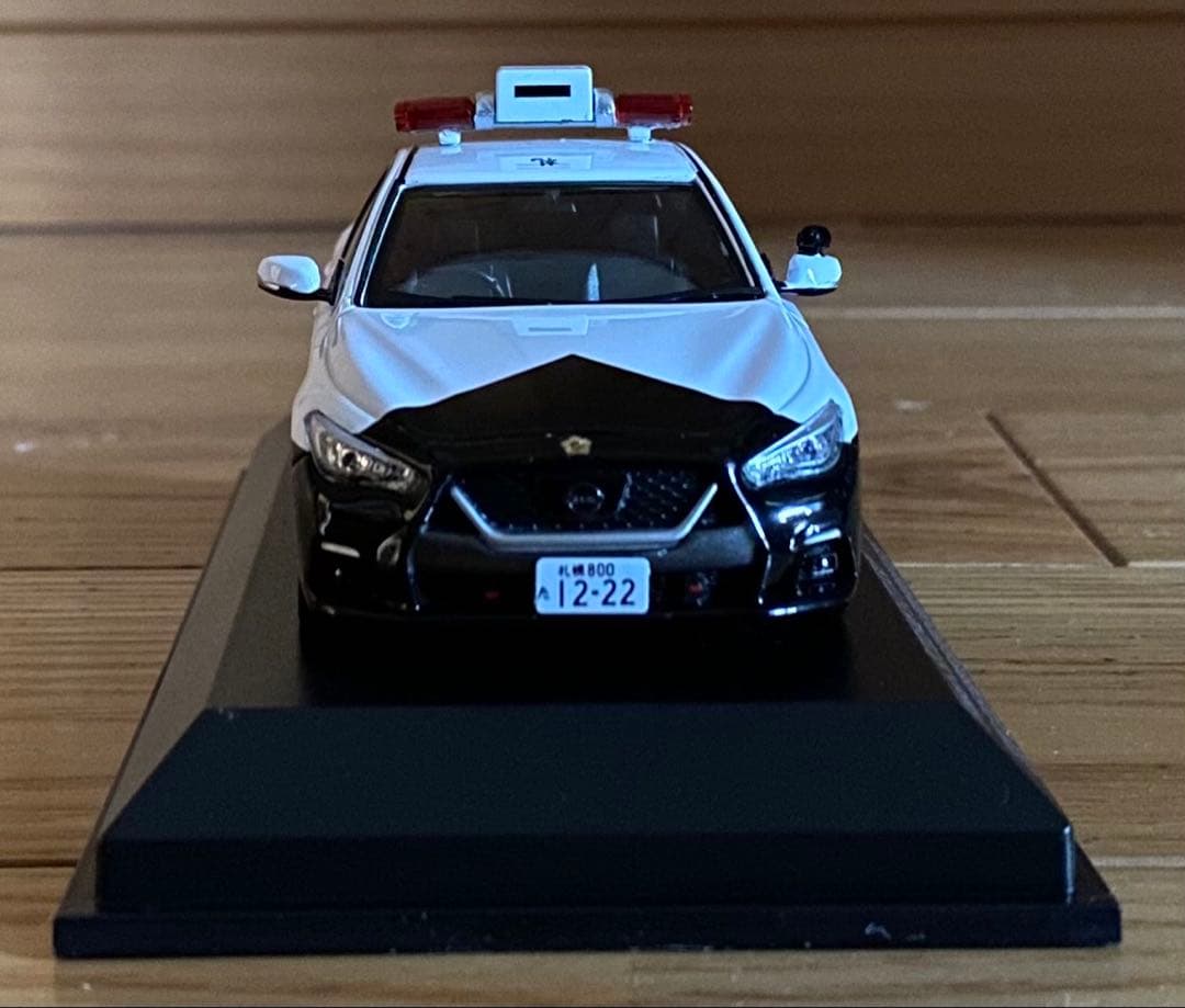 日産　スカイライン　(V37) 警察仕様ミニカー