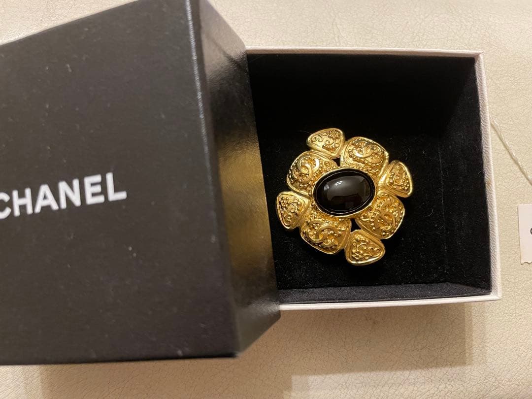 シャネル　ブローチ　ゴールド　ヴィンテージ