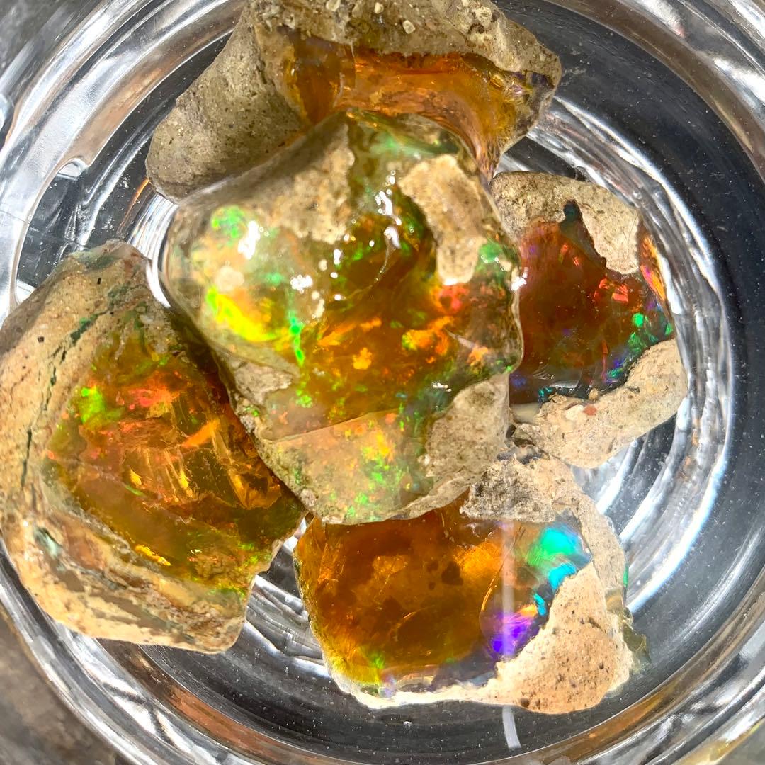 オパール原石66ct形も遊色もいい感じ！ハイクラス美遊色