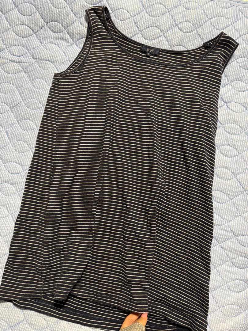 あ*ら様 黒と白のストライプ タンクトップ