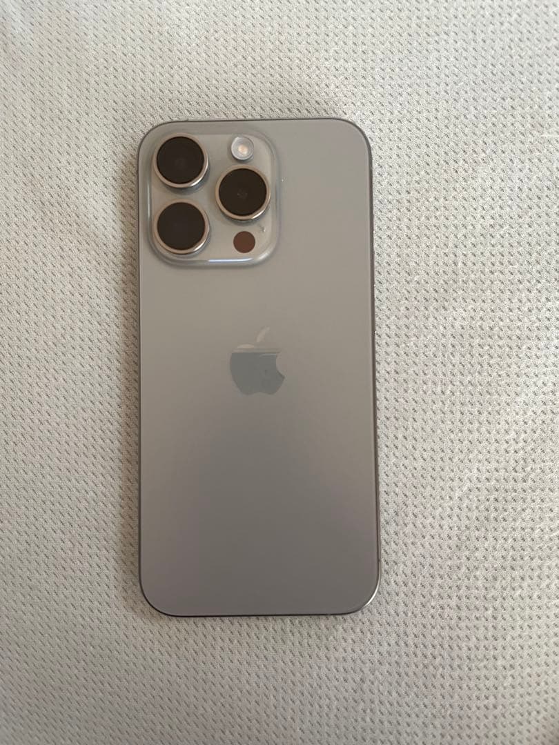 Apple iPhone 15 Pro ナチュラルチタニウム 本体 256GB