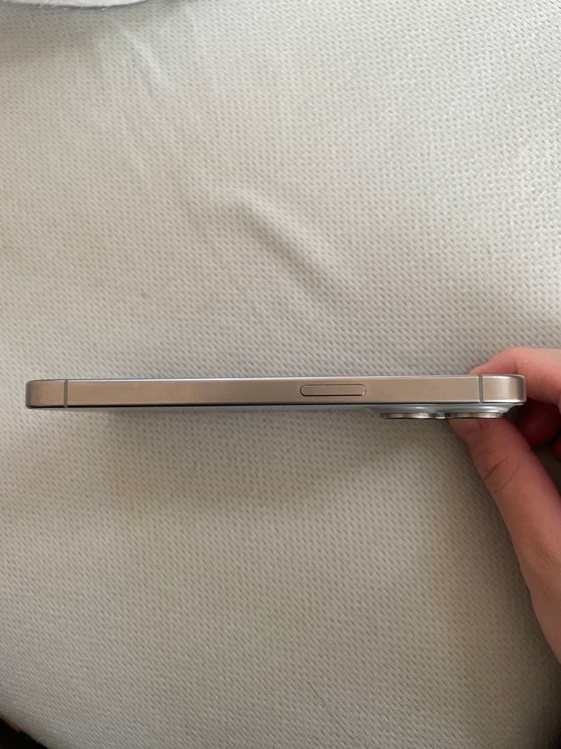 Apple iPhone 15 Pro ナチュラルチタニウム 本体 256GB