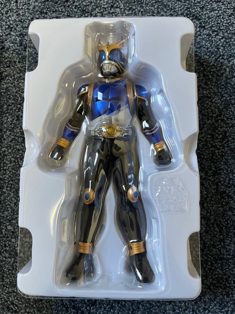 真骨彫　仮面ライダークウガ　ライジングドラゴン