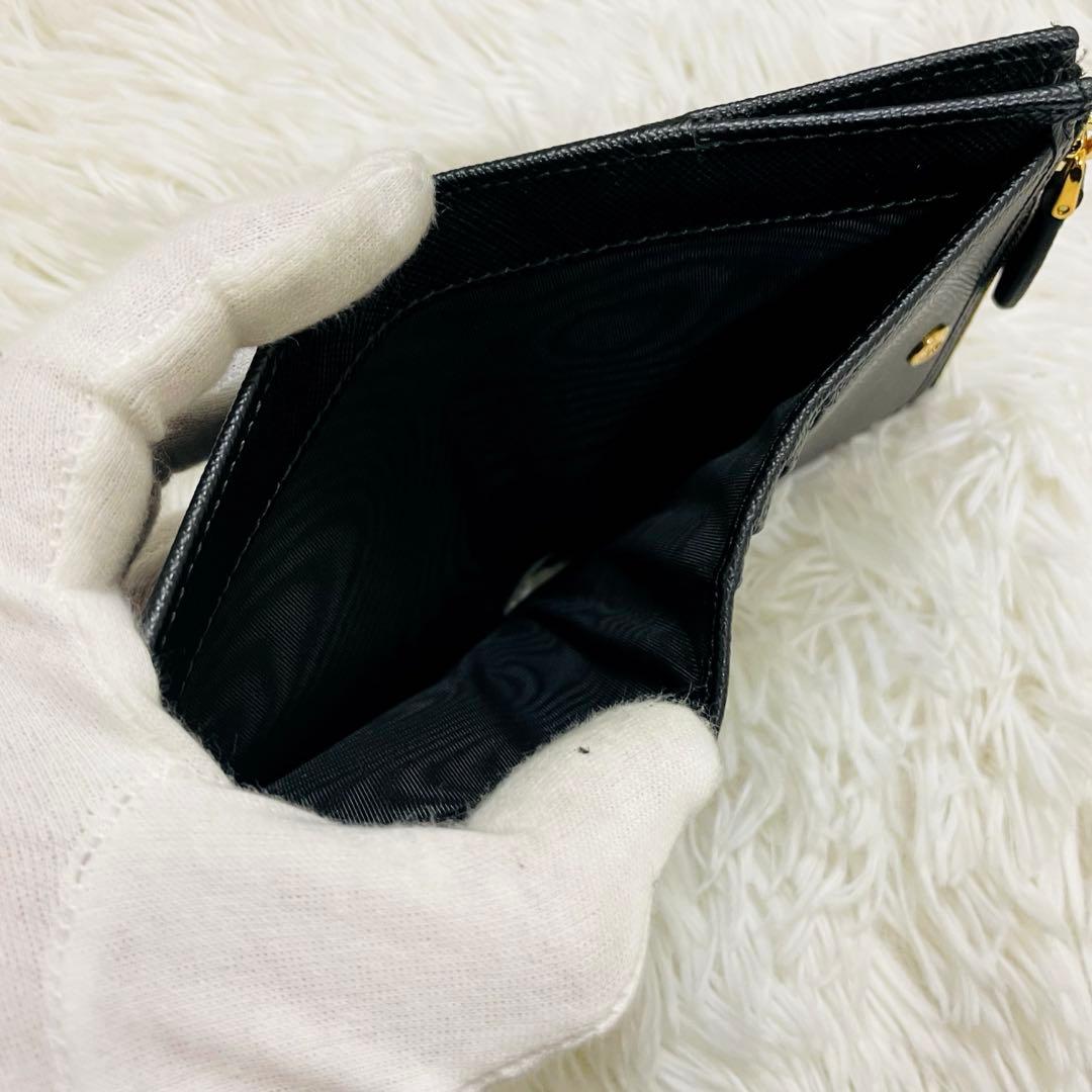 未使用級✨PRADA 二つ折り財布 サフィアーノレザー 三角ロゴ ブラック