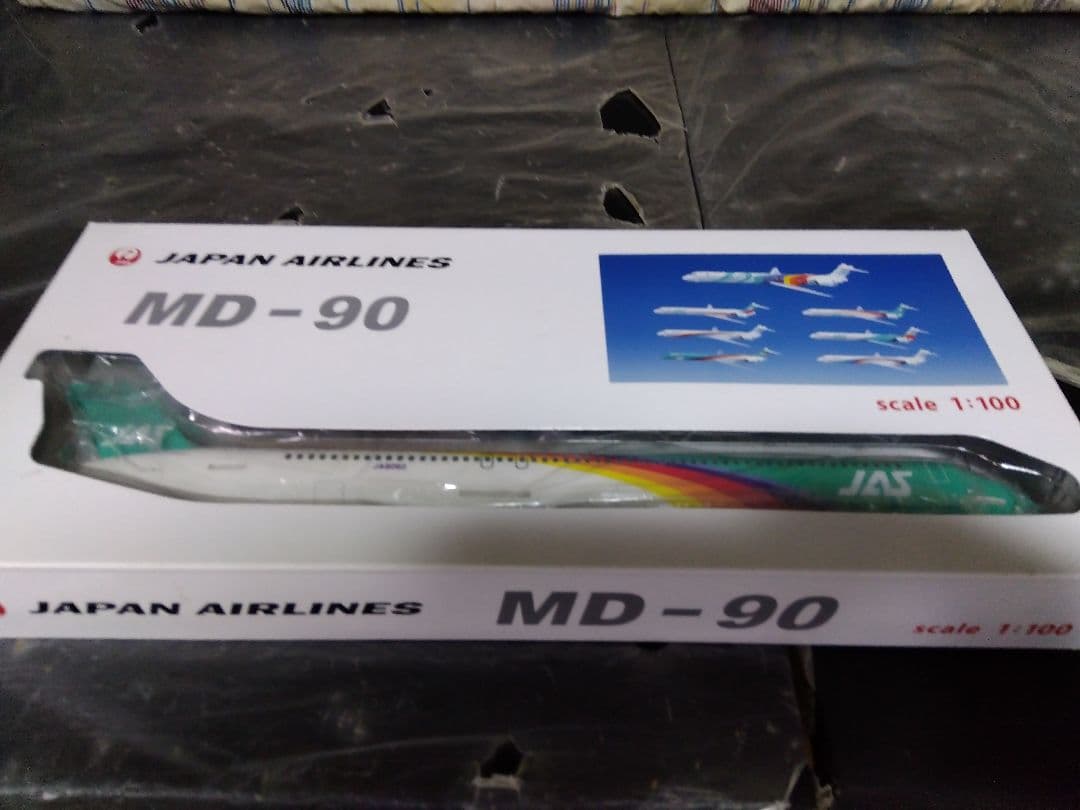 JAPAN AIRLINES MD-90 スケール1:100