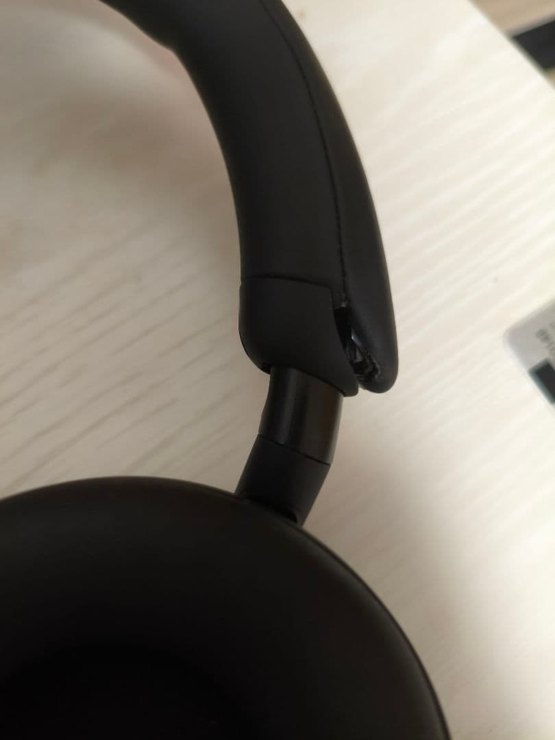SONY　wf-1000xm5 ヘッドホン　亀裂あり