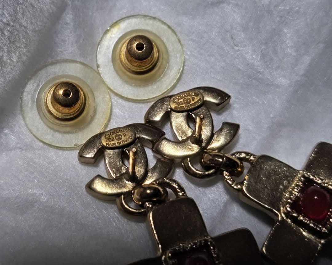 サ*ラ様 シャネル　CHANEL　ピアス　十字架／クロス　ロゴ