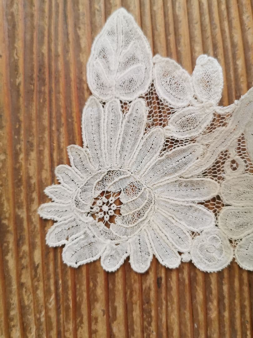 アンティーク 大輪のポワンドローズ 両面ガラス木製フレーム付き