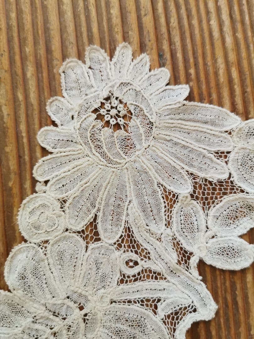 アンティーク 大輪のポワンドローズ 両面ガラス木製フレーム付き