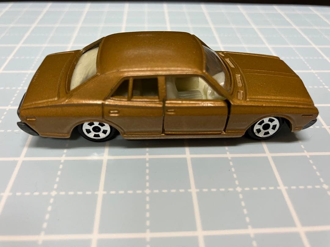 z*t様 トミカ　ニッサン　セドリック　香港製