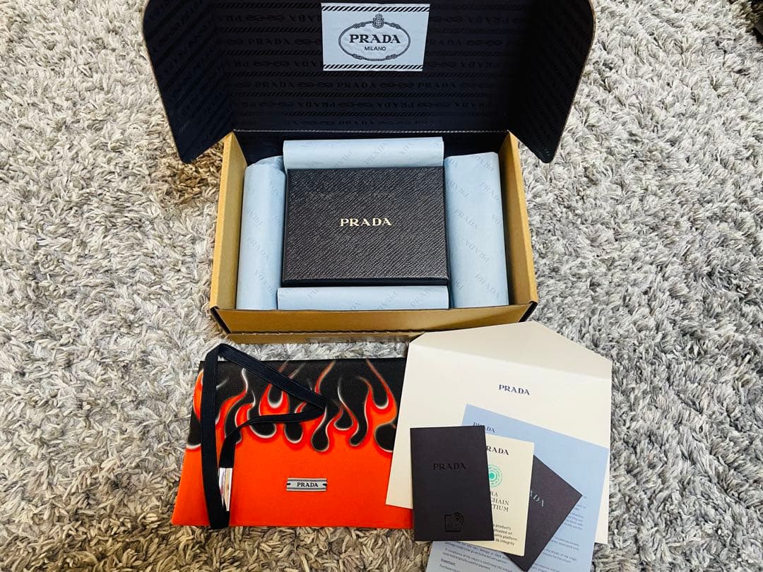 【12/16値下げ】PRADA ヴィッテロダイノレザー ミニ財布