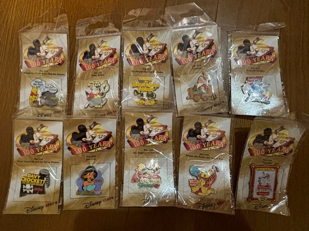 ディズニーストア　ウォルトディズニー生誕100周年　ピンバッジ全100個