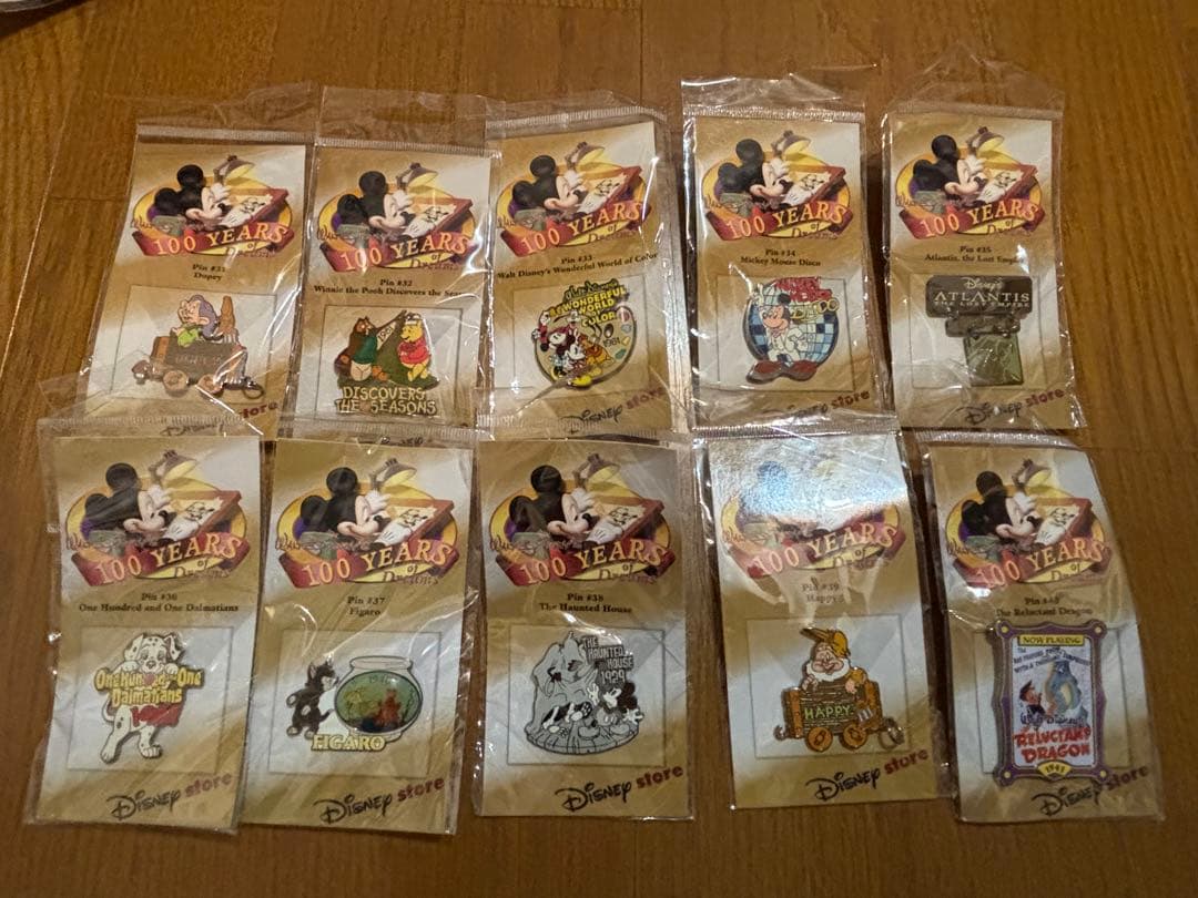 ディズニーストア　ウォルトディズニー生誕100周年　ピンバッジ全100個