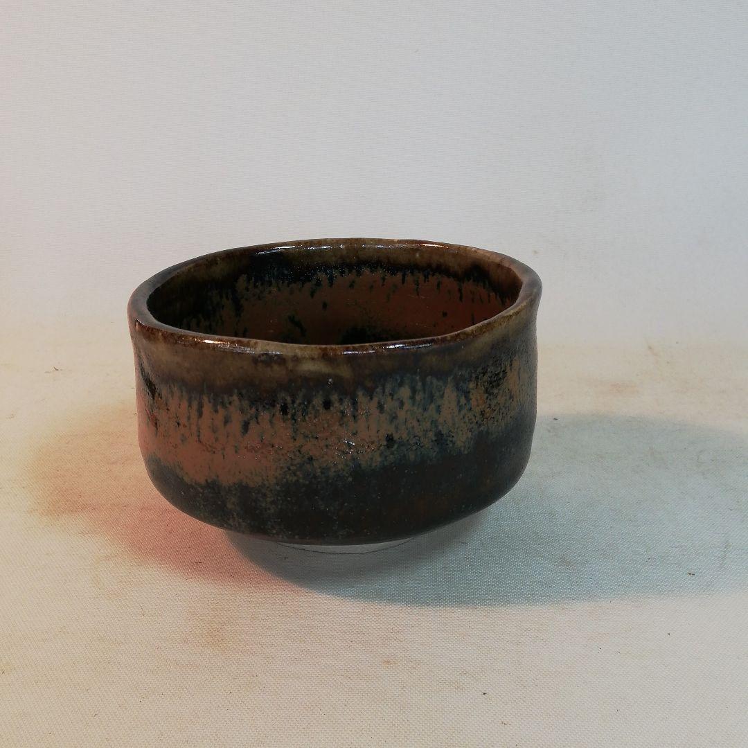 須藤武雄作、柿釉茶碗、識箱、茶色と黒色のバランスが見所です。