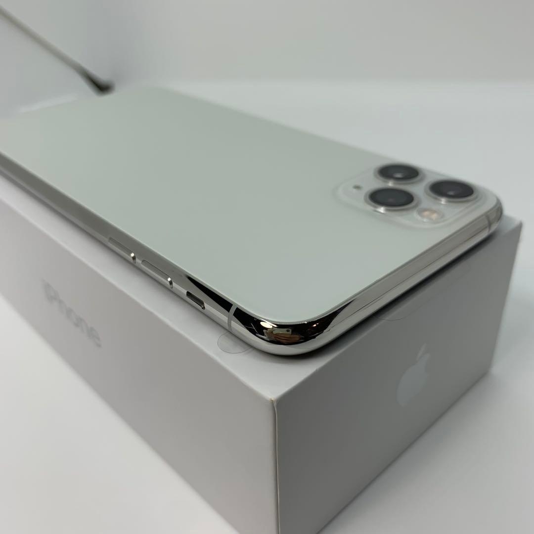 未使用　iPhone 11 Pro Max 256 GB SIMフリー　シルバー