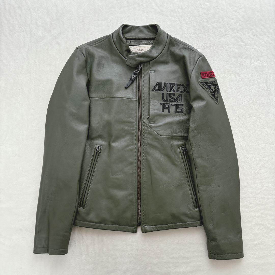 【美品】アヴィレックス　レザージャケット　カーキ　刺繍　ロゴ　やぎ革　ライダース