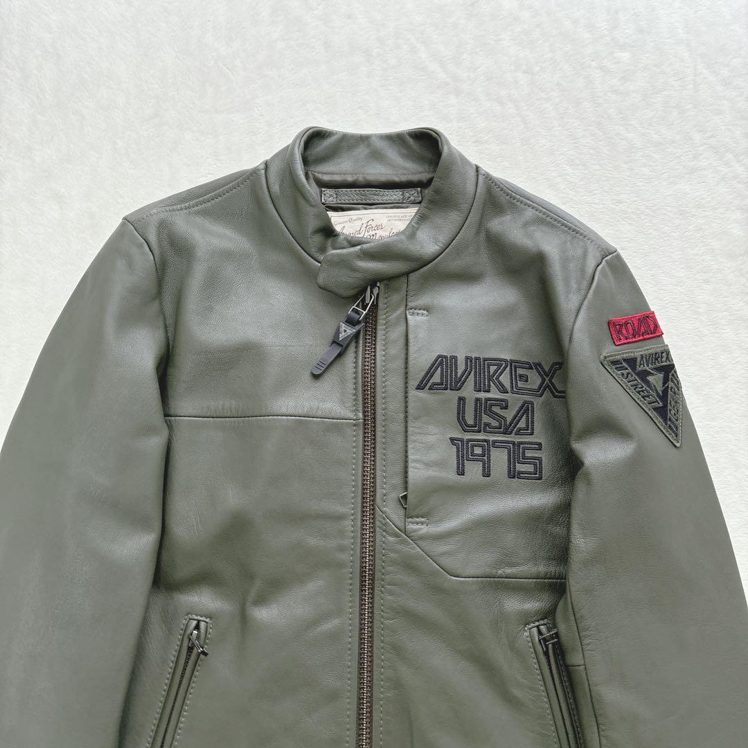 【美品】アヴィレックス　レザージャケット　カーキ　刺繍　ロゴ　やぎ革　ライダース