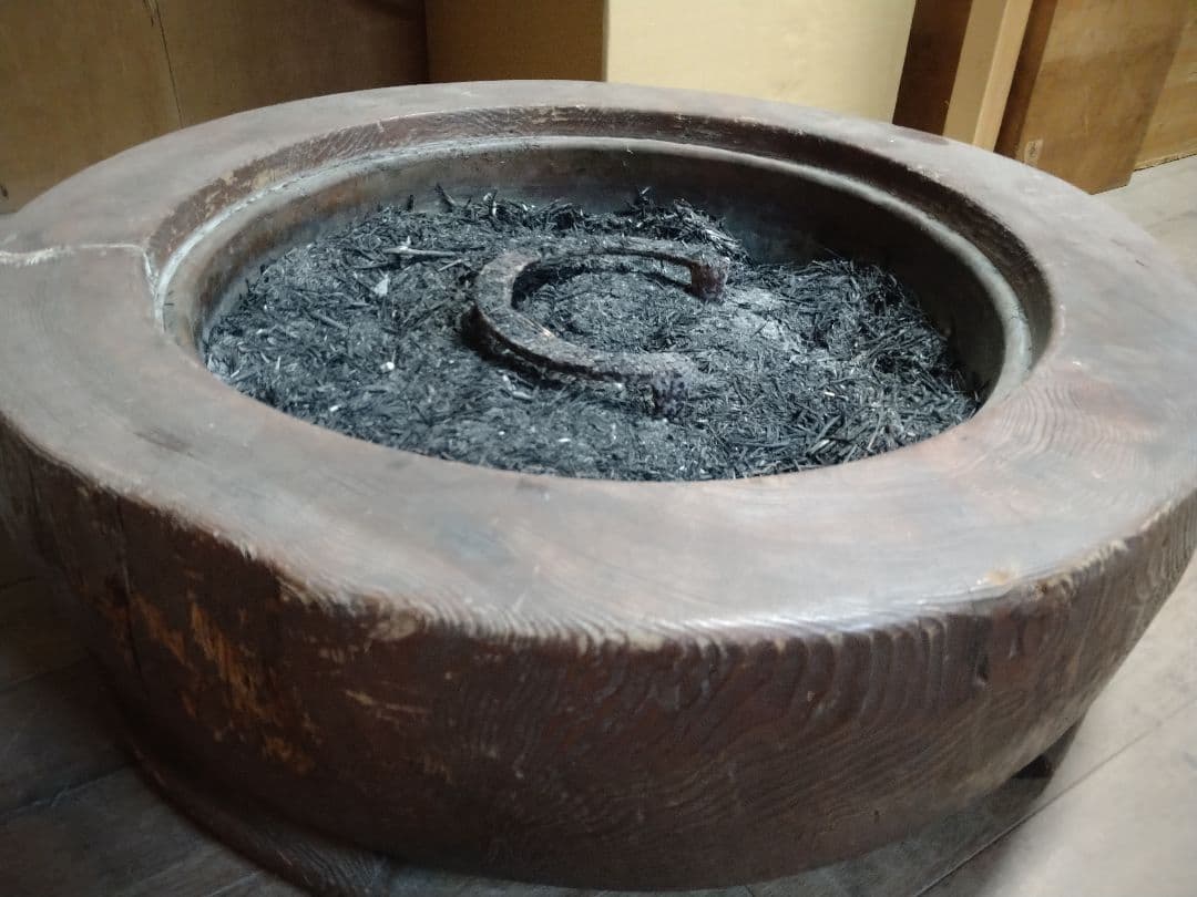 火鉢 杉（おそらく屋久杉）直径約80cm 五徳付き