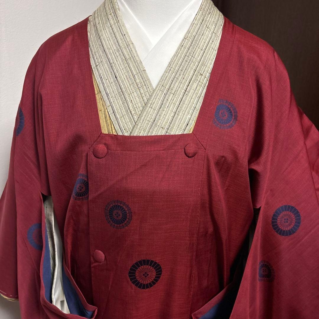 ◇正絹 新品　雨コート 和傘模様×映える深紅 大人粋モダン コート　ロング丈
