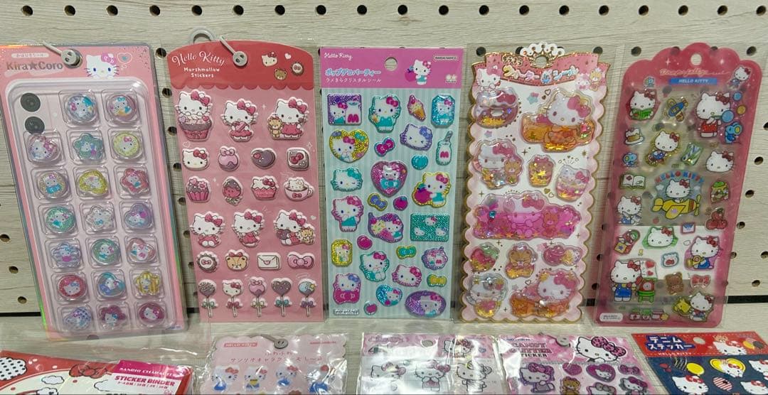 【匿名発送】新品未開封‼️ハローキティシール１５点セット　シール帳　おはじきシール