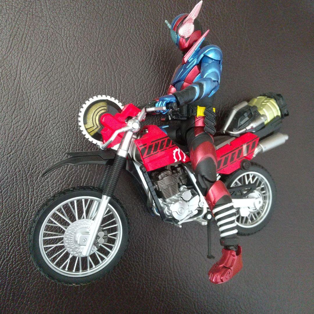 フィギュアーツ 仮面ライダービルド&専用バイク
