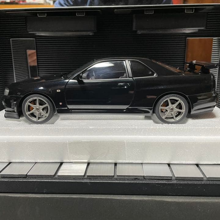 未展示品オートアート1/18スカイライン GT-R R34 V-SPEC II