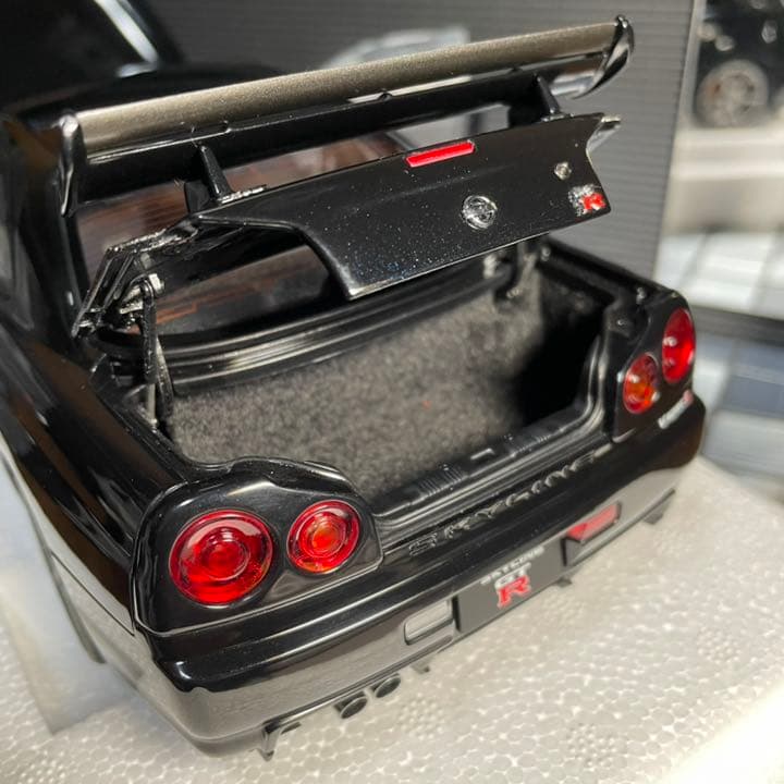 未展示品オートアート1/18スカイライン GT-R R34 V-SPEC II