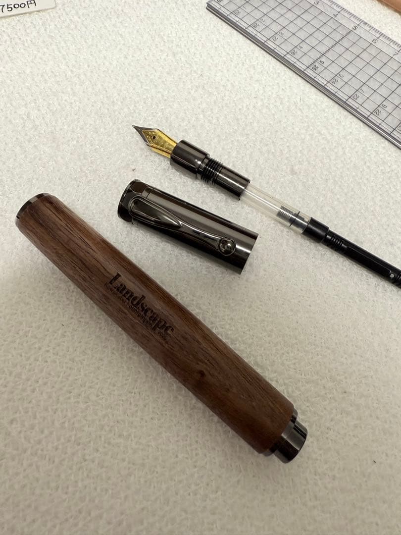 川窪さんの万年筆、絶版、ローズウッド