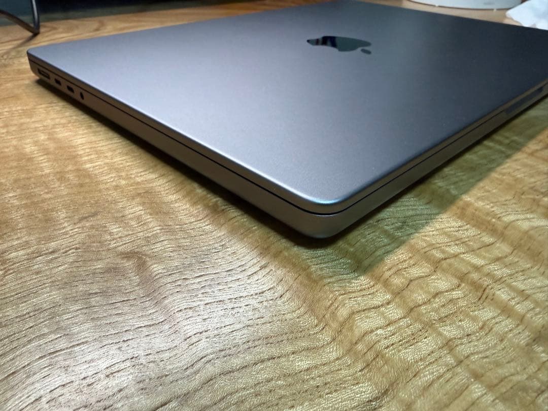 交渉可：MacBook Pro 14インチ M3 8GB 512GB