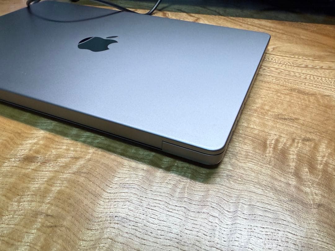 交渉可：MacBook Pro 14インチ M3 8GB 512GB